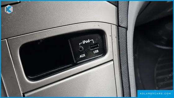 HYUNDAI STAREX 5-SEATER VAN