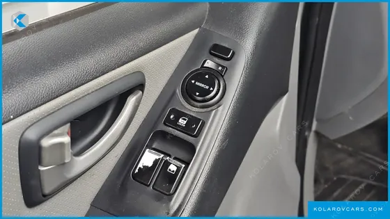 HYUNDAI STAREX 5-SEATER VAN