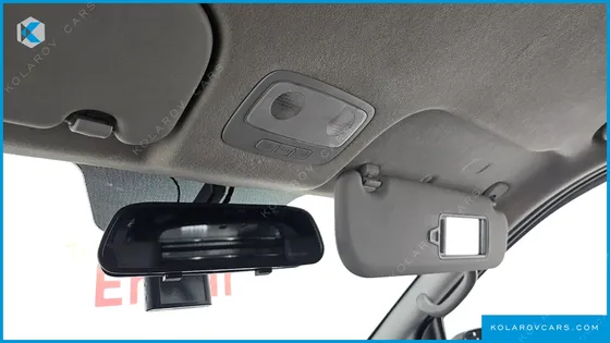 HYUNDAI STAREX 5-SEATER VAN