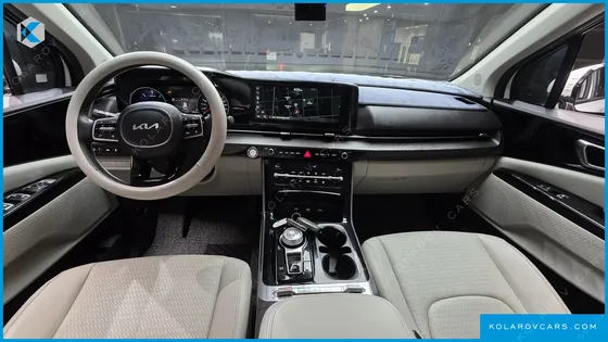 KIA CARNIVAL DIESEL 7-SEATER OUTDOOR