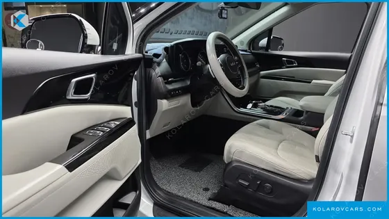 KIA CARNIVAL DIESEL 7-SEATER OUTDOOR