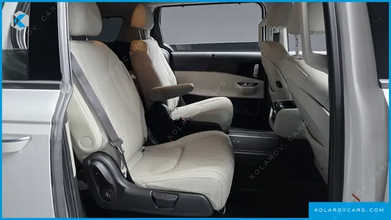 KIA CARNIVAL DIESEL 7-SEATER OUTDOOR