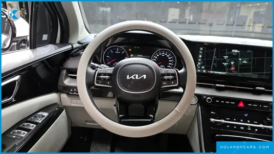 KIA CARNIVAL DIESEL 7-SEATER OUTDOOR