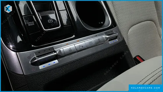 KIA CARNIVAL DIESEL 7-SEATER OUTDOOR