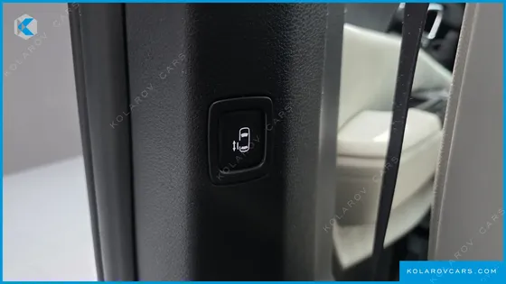 KIA CARNIVAL DIESEL 7-SEATER OUTDOOR