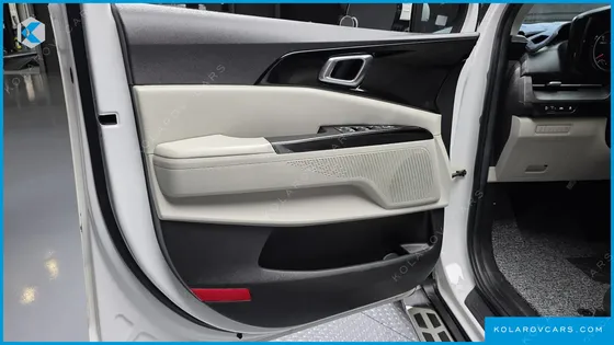KIA CARNIVAL DIESEL 7-SEATER OUTDOOR