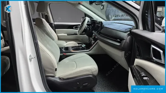 KIA CARNIVAL DIESEL 7-SEATER OUTDOOR