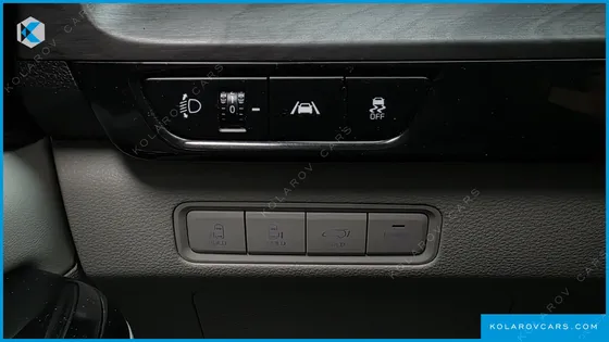 KIA CARNIVAL DIESEL 7-SEATER OUTDOOR