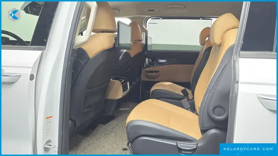 KIA CARNIVAL DIESEL 9-SEATER SIGNATURE