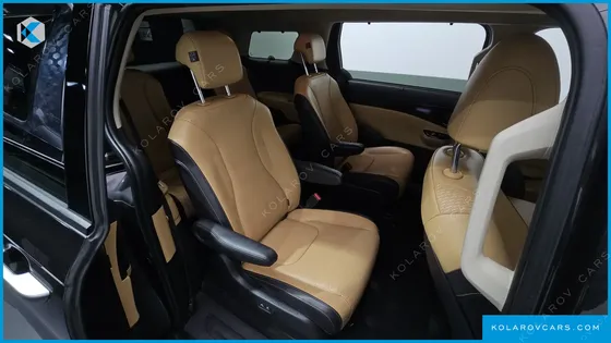 KIA CARNIVAL GASOLINE 9-SEATER SIGNATURE