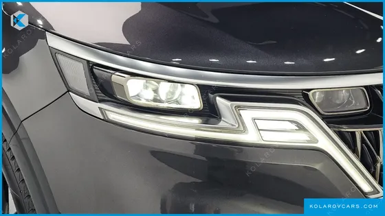 KIA CARNIVAL GASOLINE 9-SEATER SIGNATURE