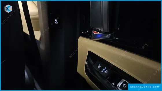 KIA CARNIVAL GASOLINE 9-SEATER SIGNATURE