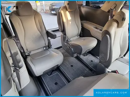 KIA CARNIVAL DIESEL 9-SEATER PRESTIGE