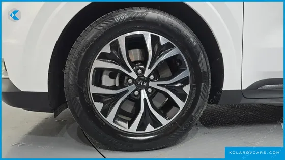 KIA CARNIVAL DIESEL 9-SEATER PRESTIGE