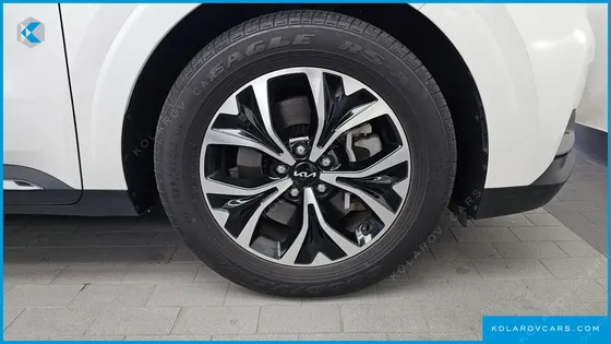 KIA CARNIVAL DIESEL 9-SEATER NOBLESSE