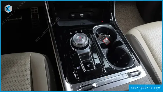 KIA CARNIVAL DIESEL 7-SEATER OUTDOOR
