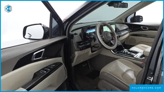 KIA CARNIVAL DIESEL 7-SEATER OUTDOOR