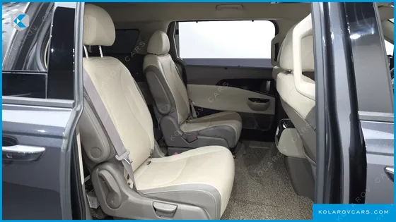KIA CARNIVAL DIESEL 7-SEATER OUTDOOR