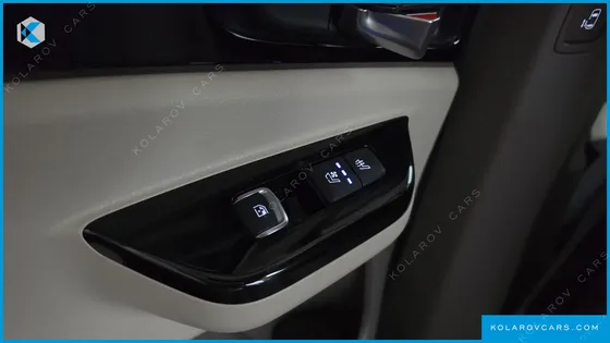 KIA CARNIVAL DIESEL 7-SEATER OUTDOOR