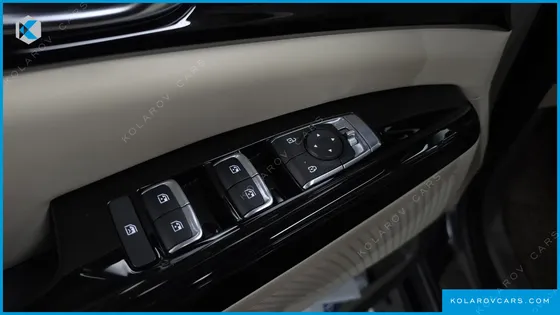 KIA CARNIVAL DIESEL 7-SEATER OUTDOOR