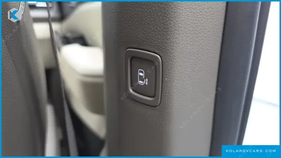 KIA CARNIVAL DIESEL 7-SEATER OUTDOOR