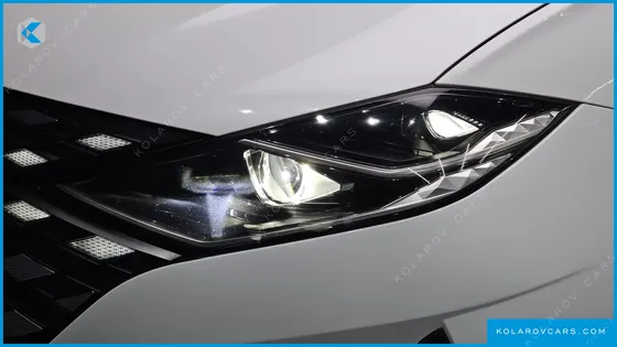 HYUNDAI GRANDEUR LE BLANC