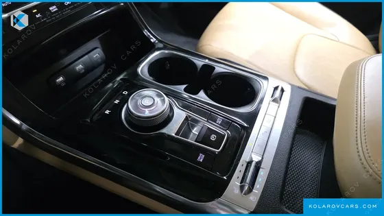 KIA CARNIVAL GASOLINE 11-SEATER NOBLESSE