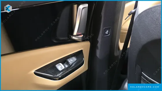 KIA CARNIVAL GASOLINE 11-SEATER NOBLESSE