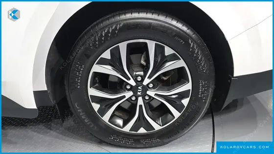 KIA CARNIVAL GASOLINE 11-SEATER NOBLESSE