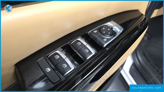 KIA CARNIVAL GASOLINE 11-SEATER NOBLESSE