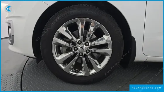 KIA CARNIVAL 9-SEATER PRESTIGE