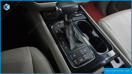 KIA CARNIVAL 9-SEATER PRESTIGE