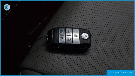 KIA CARNIVAL 9-SEATER PRESTIGE