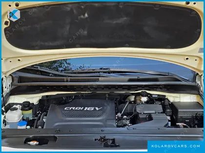 KIA CARNIVAL 9-SEATER LUXURY