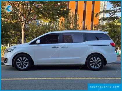 KIA CARNIVAL 9-SEATER LUXURY