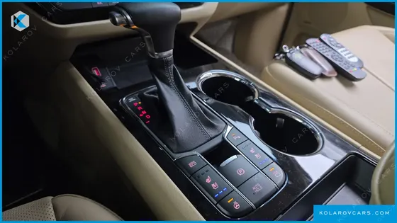 KIA CARNIVAL GASOLINE 7-SEATER HI-LIMOUSINE (SPECIAL)