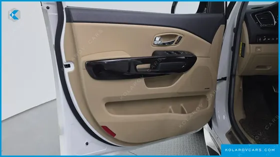 KIA CARNIVAL GASOLINE 7-SEATER HI-LIMOUSINE (SPECIAL)