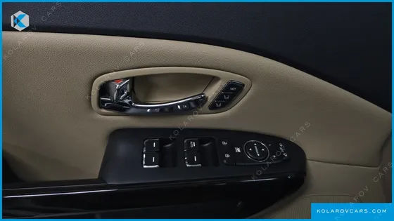 KIA CARNIVAL GASOLINE 7-SEATER HI-LIMOUSINE (SPECIAL)