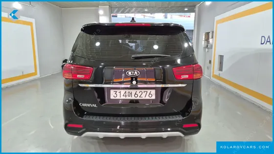 KIA CARNIVAL 9-SEATER LUXURY