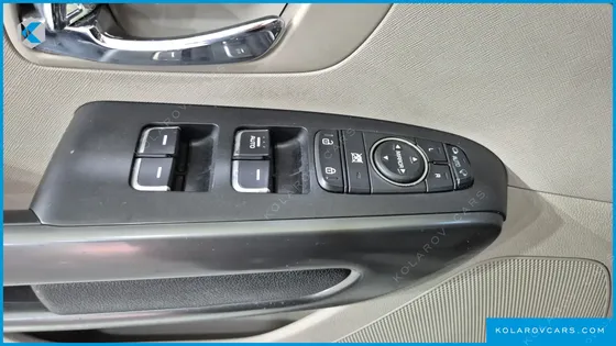 KIA CARNIVAL 9-SEATER LUXURY