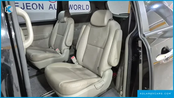 KIA CARNIVAL 9-SEATER LUXURY