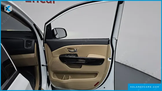 KIA CARNIVAL GASOLINE 7-SEATER LIMOUSINE