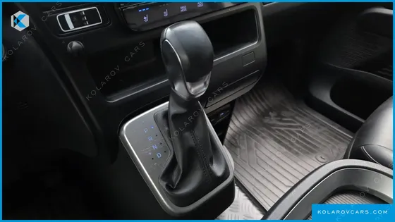 HYUNDAI STARIA CARGO 5-SEATER