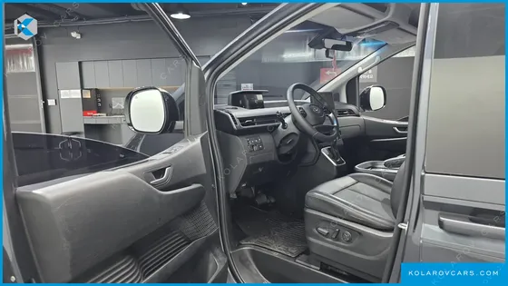 HYUNDAI STARIA CARGO 5-SEATER