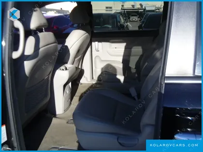 KIA CARNIVAL 9-SEATER LUXURY