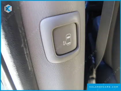 KIA CARNIVAL 9-SEATER LUXURY