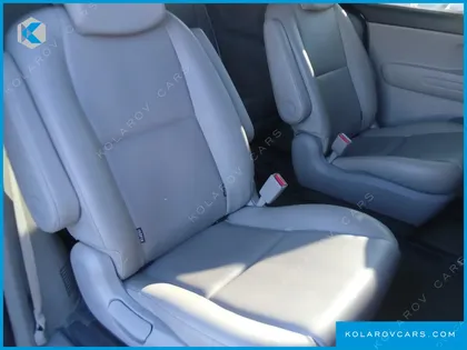 KIA CARNIVAL 9-SEATER LUXURY