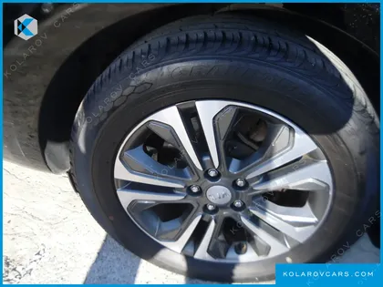 KIA CARNIVAL 9-SEATER LUXURY