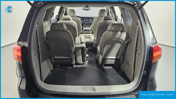 KIA CARNIVAL 11-SEATER NOBLESSE