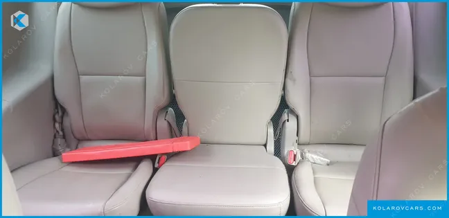 KIA CARNIVAL 11-SEATER DELUXE